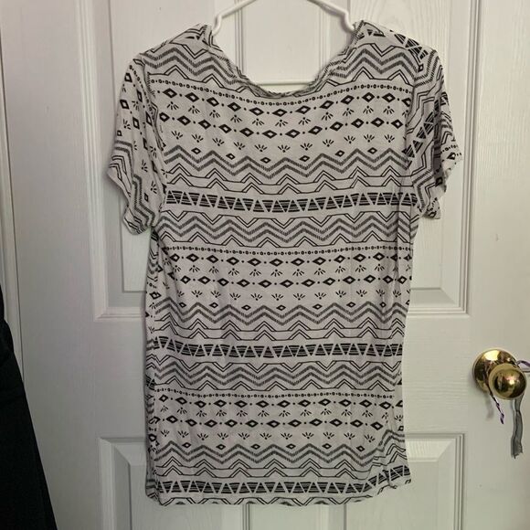 4 for $20//Tribal Print White Top - Picture 7 of 8